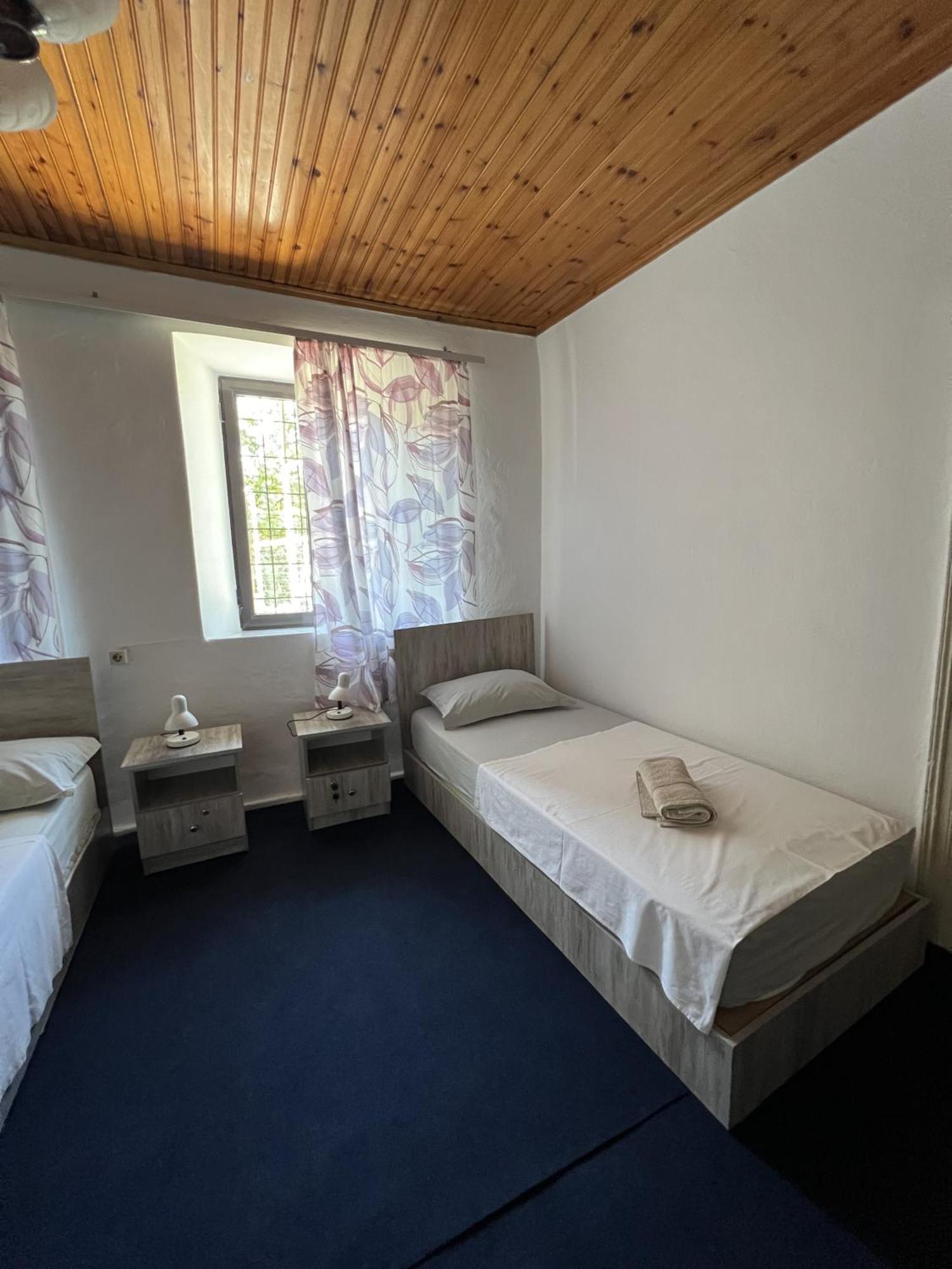 Onetwosleep Guesthouse Shkodër エクステリア 写真