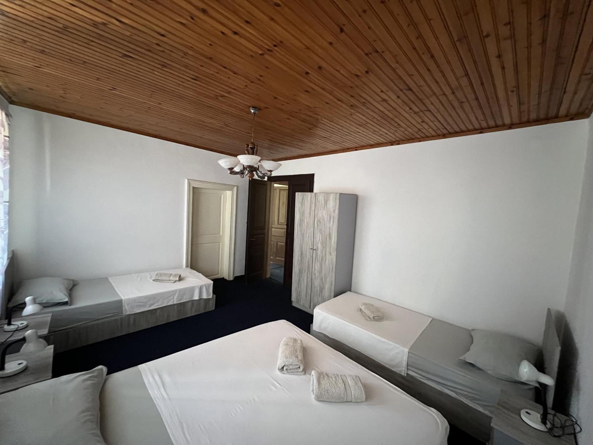 Onetwosleep Guesthouse Shkodër エクステリア 写真