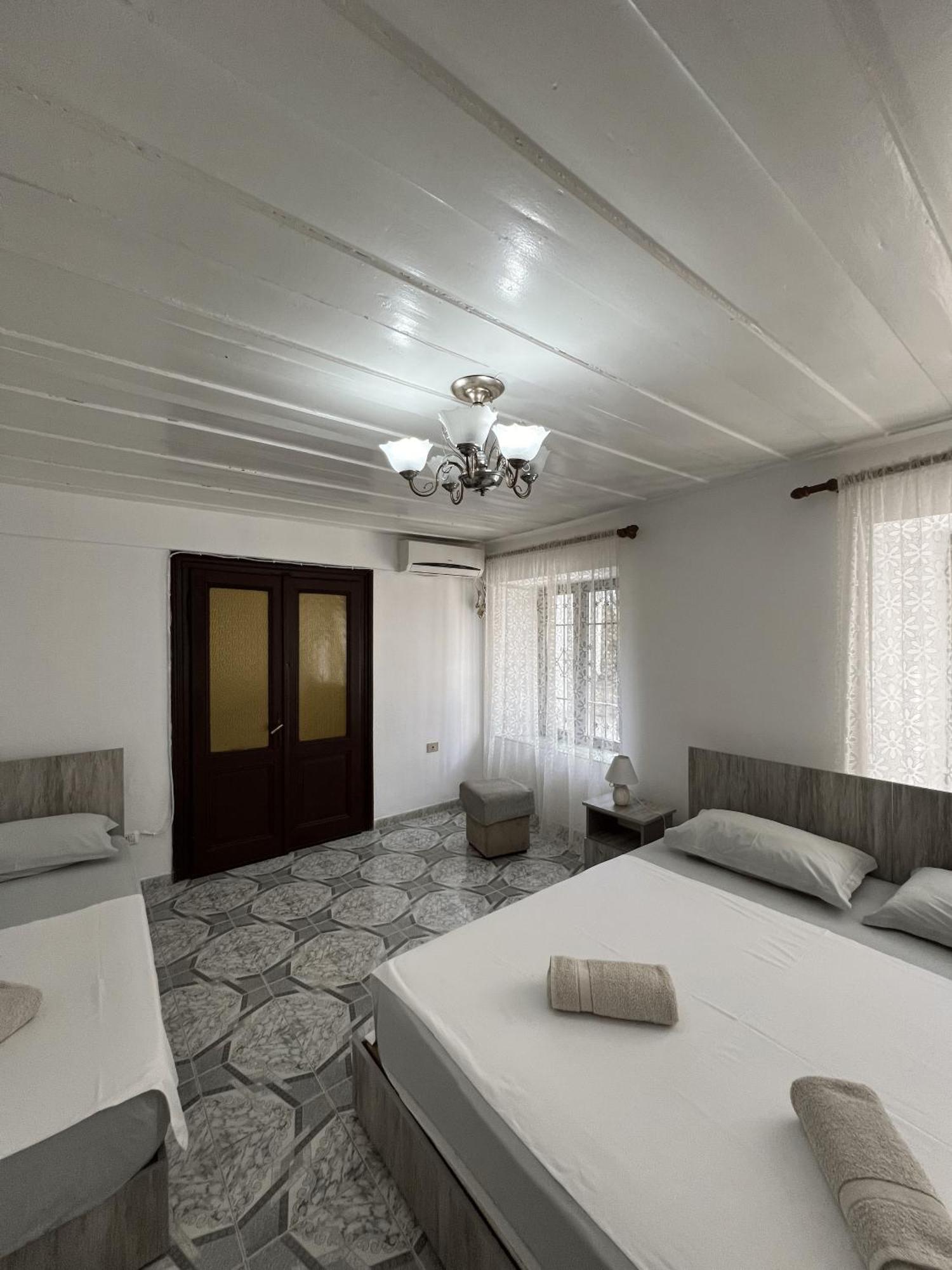Onetwosleep Guesthouse Shkodër エクステリア 写真
