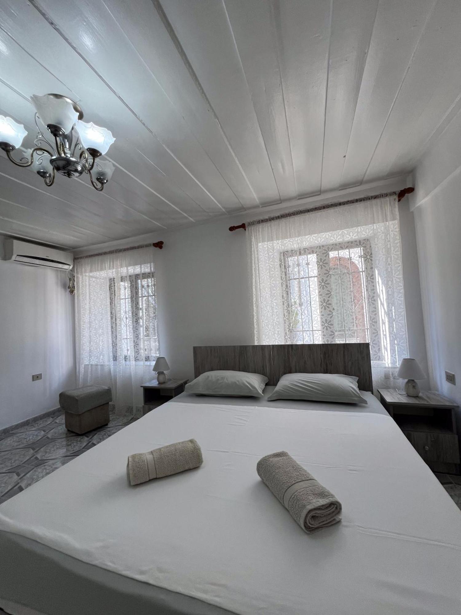 Onetwosleep Guesthouse Shkodër エクステリア 写真