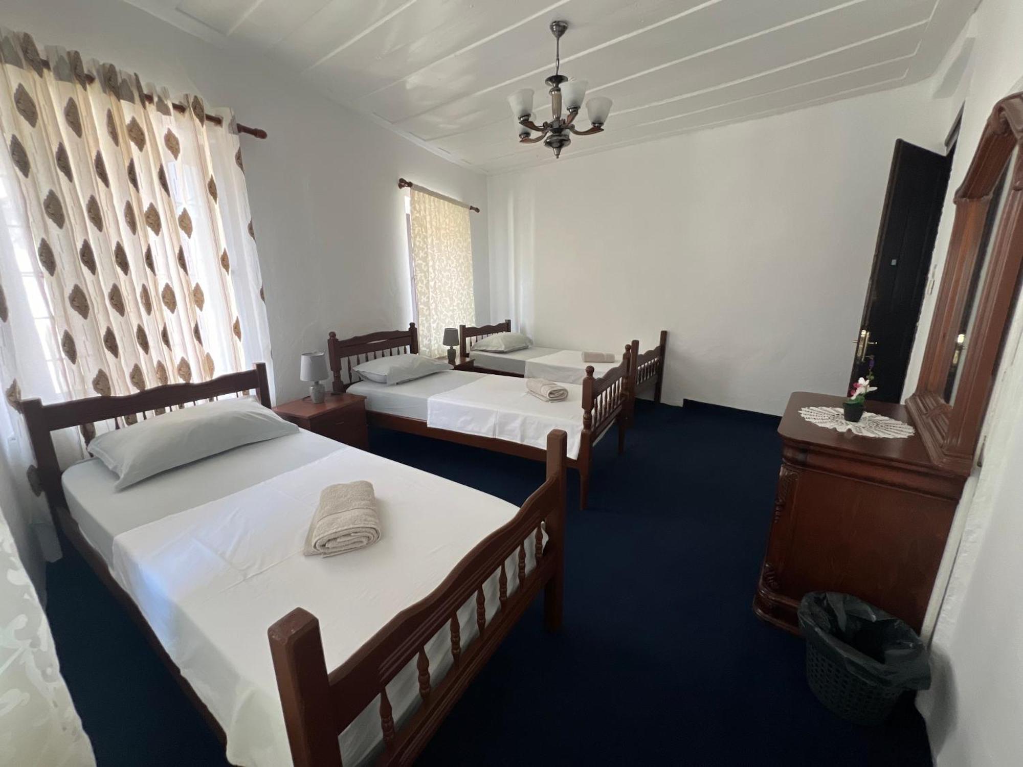 Onetwosleep Guesthouse Shkodër エクステリア 写真