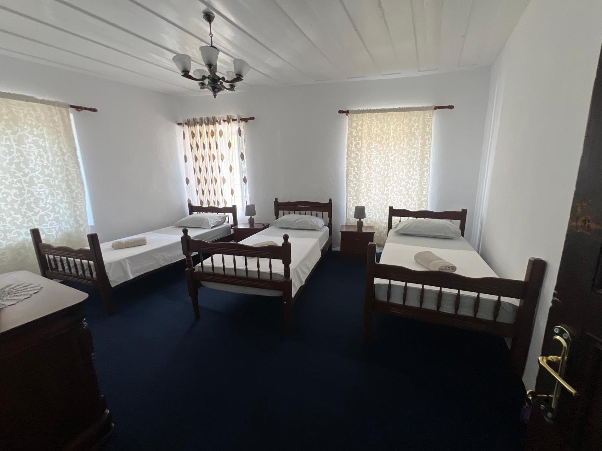 Onetwosleep Guesthouse Shkodër エクステリア 写真